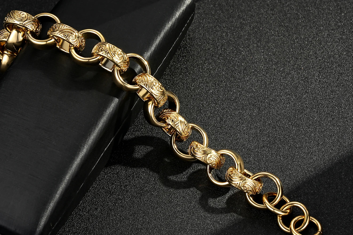 18mm Gold Pattern Belcher Bracelet - Albert Clasp